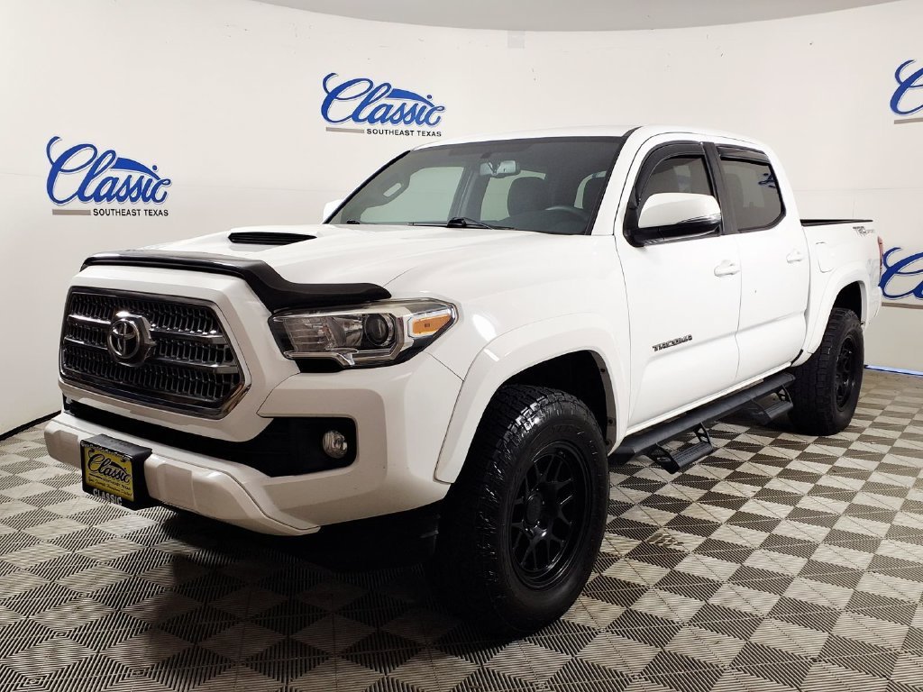 Used 2017 Super White Toyota SR5 image 3