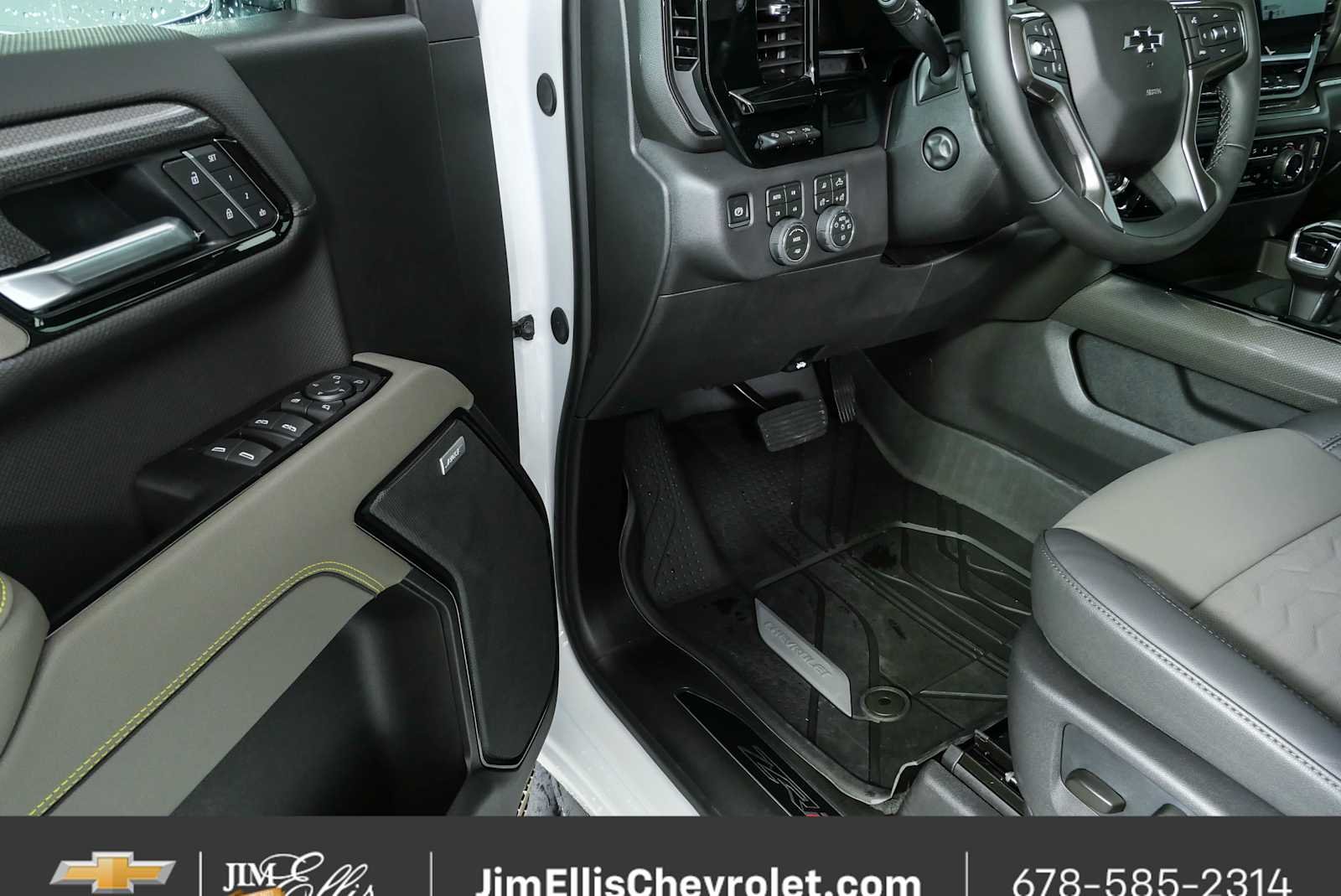 New 2026 Summit White Chevrolet ZR2 image 8