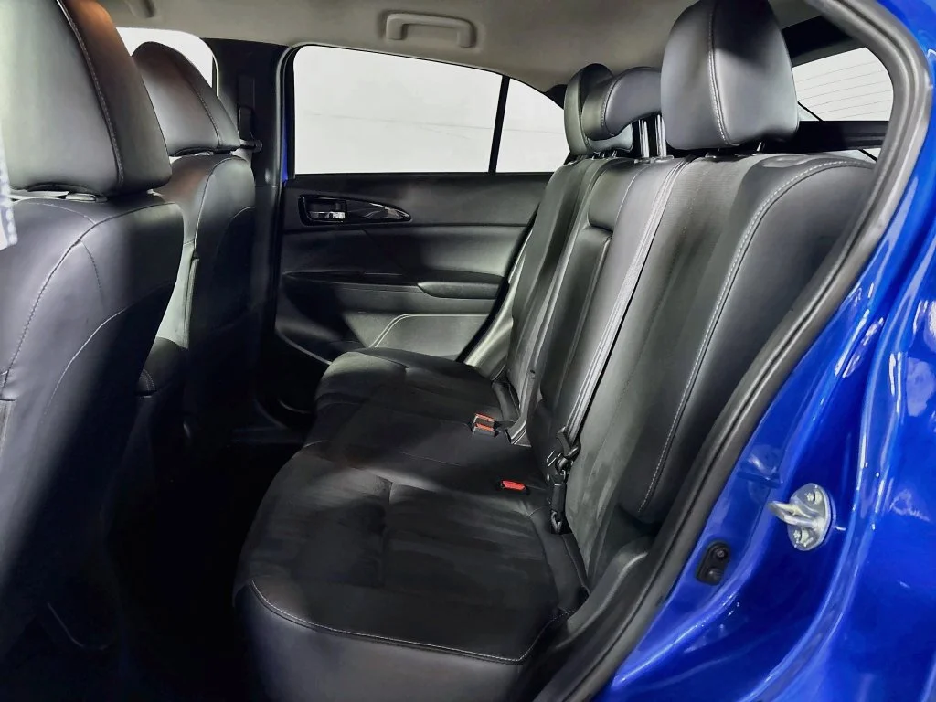 Used 2025 Silver Mitsubishi SE image 19