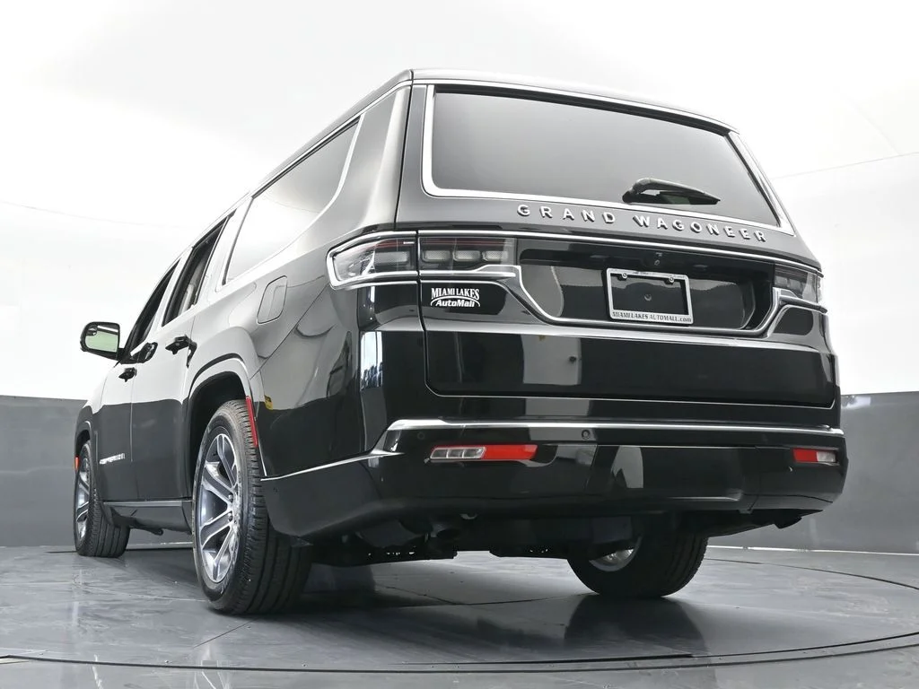 Used 2024 Diamond Black Crystal Pearlcoat Jeep Base image 72