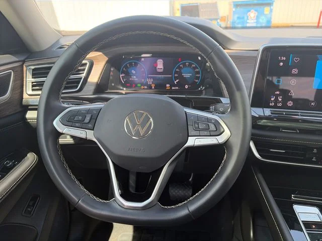 Used 2025 Gray Volkswagen 2.0T SEL image 14