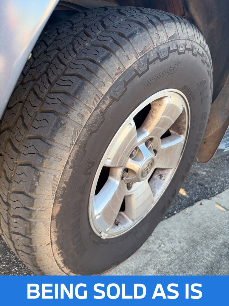 Used 2004 Gray Toyota SR5 image 2