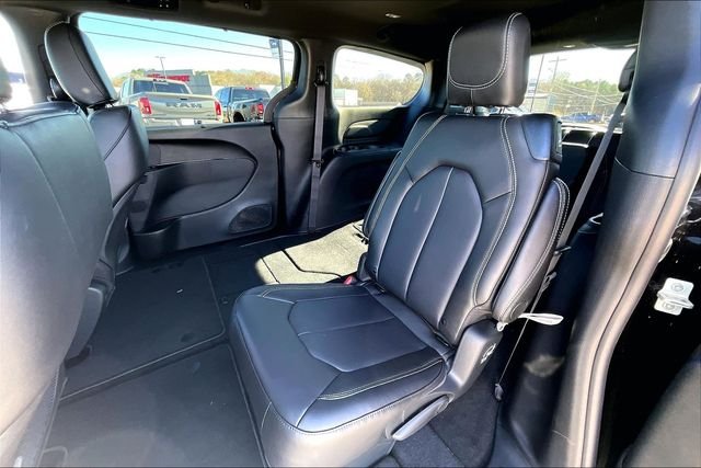 New 2026 Chrysler Pacifica Select 4D Passenger Van