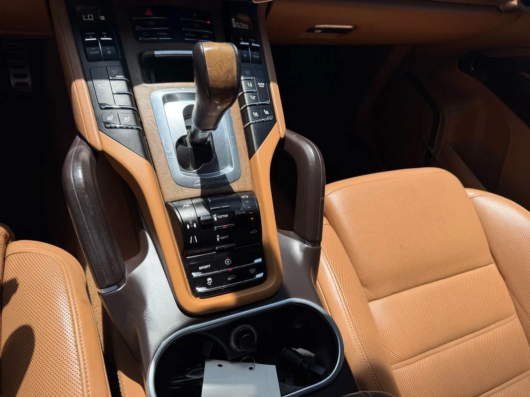 Used 2012  Porsche Turbo image 24