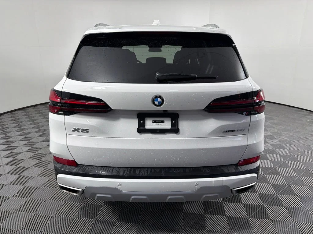 Certified Used 2026 Alpine White BMW xDrive40i image 6