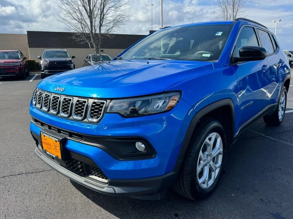 Used 2024 Blue Jeep Latitude image 8