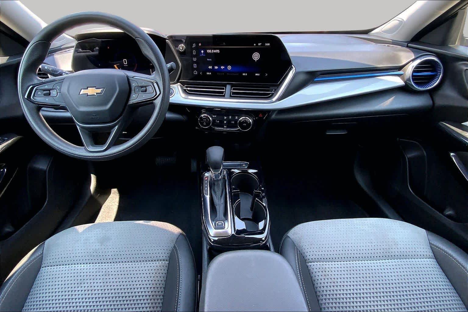 Used 2025 Sterling Gray Metallic Chevrolet LT image 15