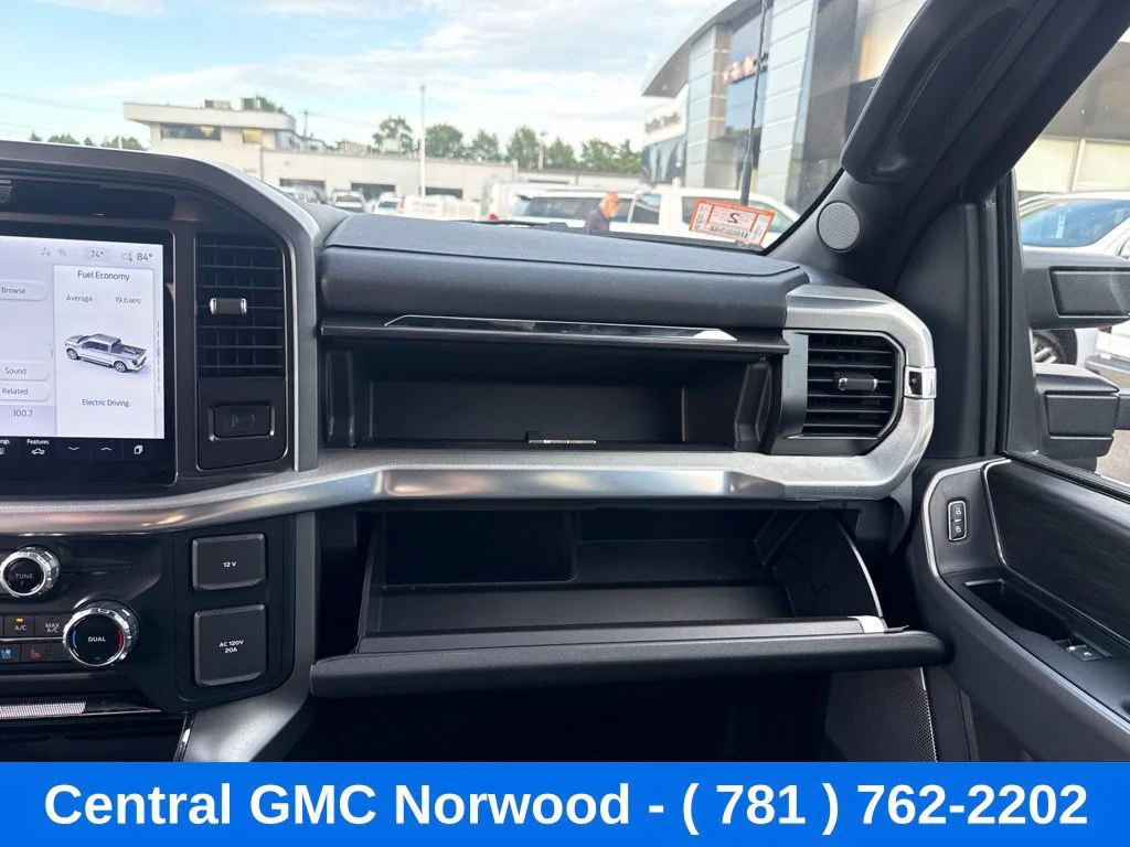 Used 2025 Gray Ford LARIAT image 20