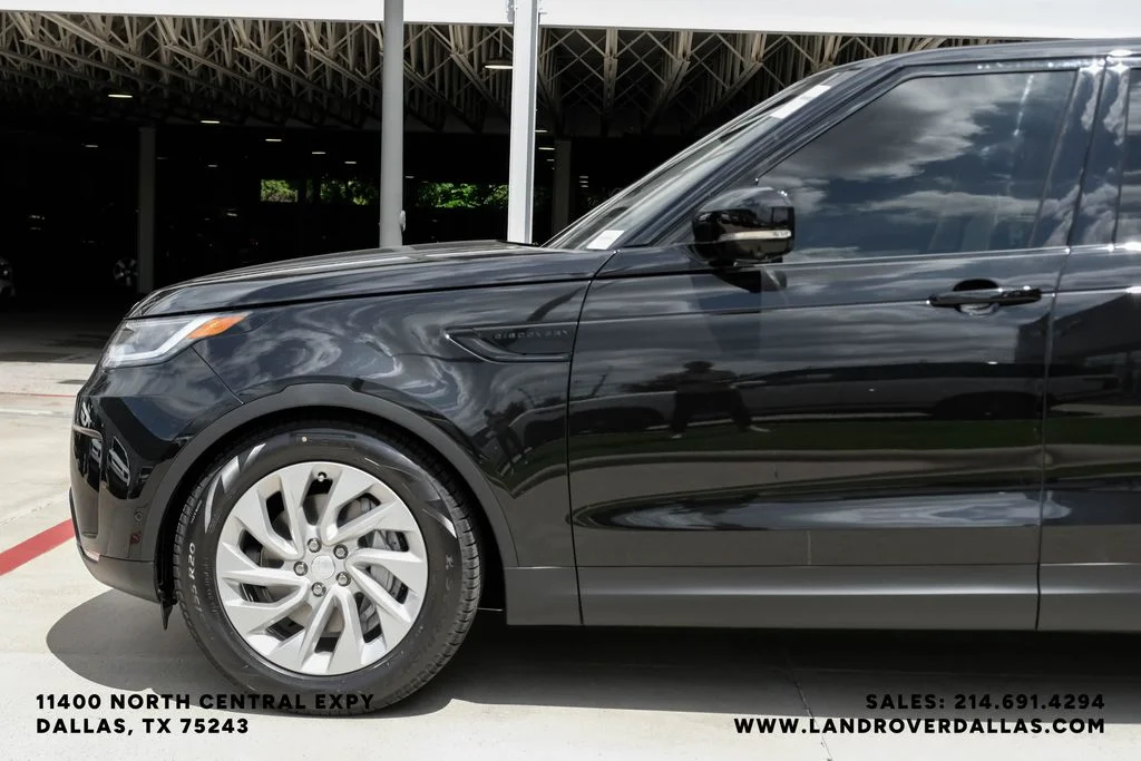 New 2026 Santorini Black Metallic Land Rover S image 11