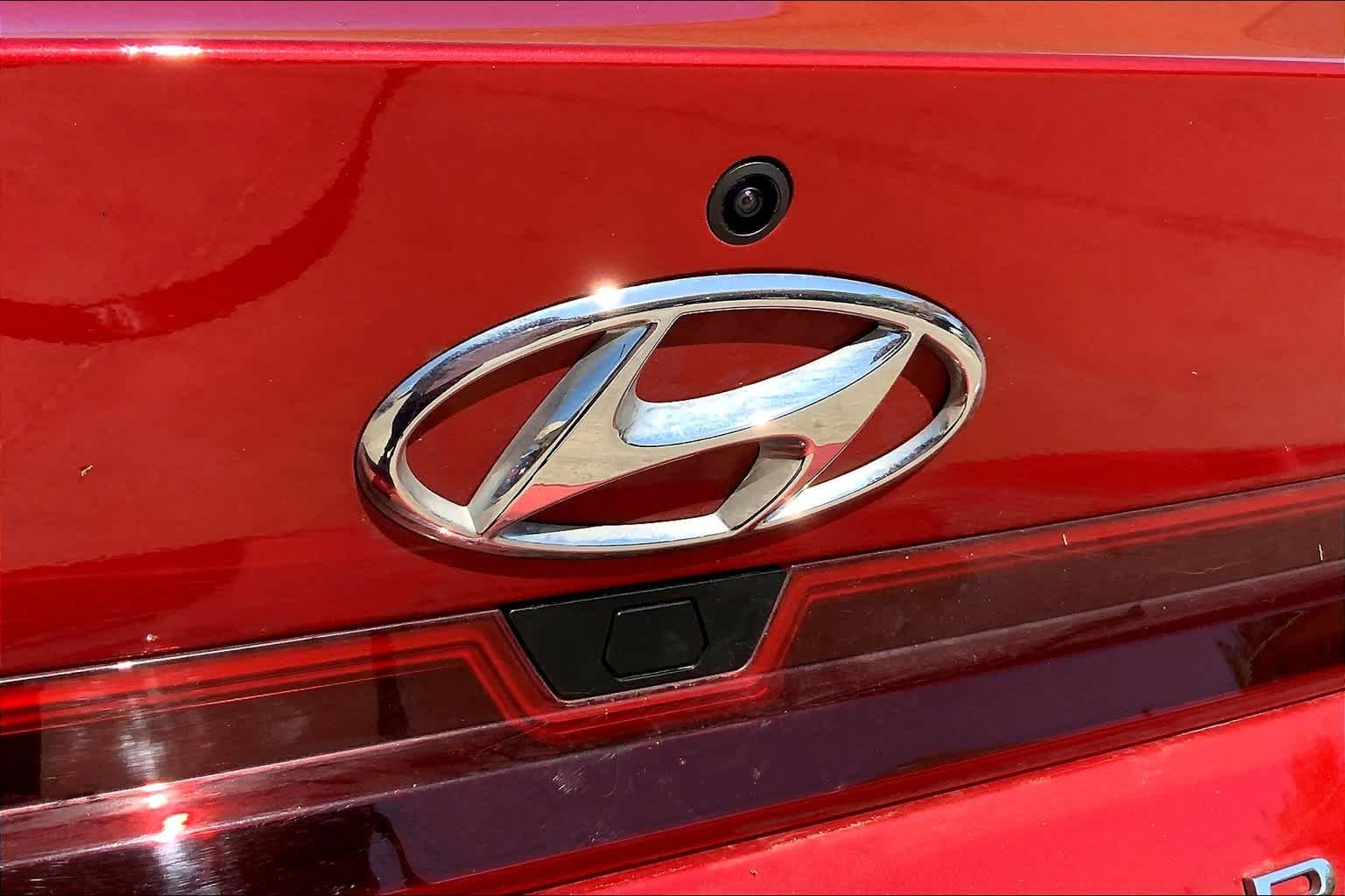 Used 2022 Scarlet Red Pearl Hyundai SEL image 10