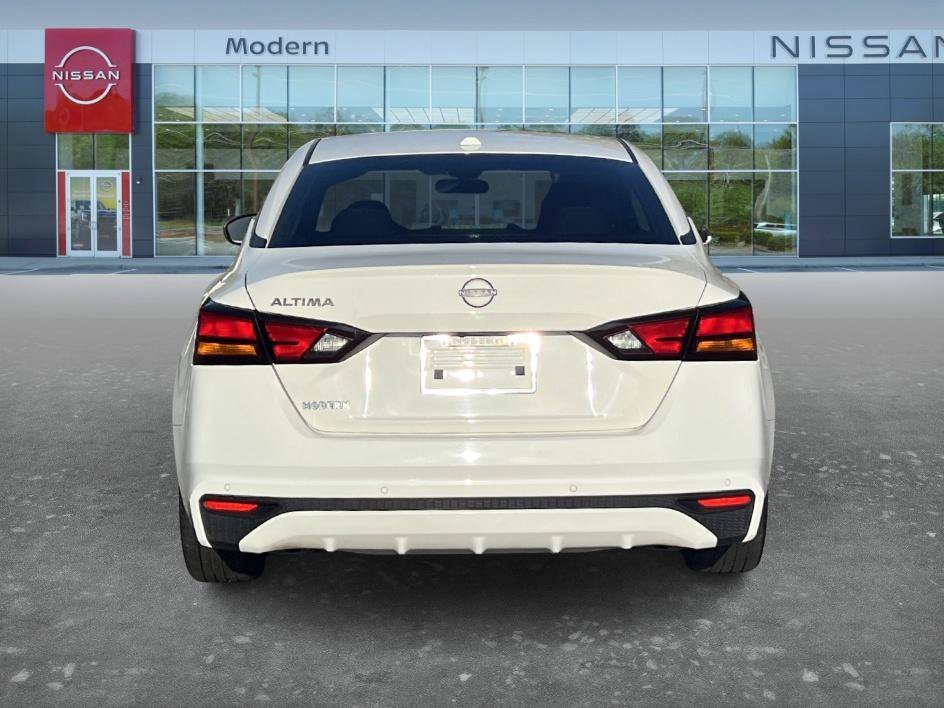 Certified Used 2025 Glacier White Nissan SV image 6