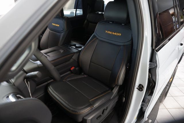 New 2025 Glacier Gray Metallic Tri-Coat Ford TREMOR® image 35