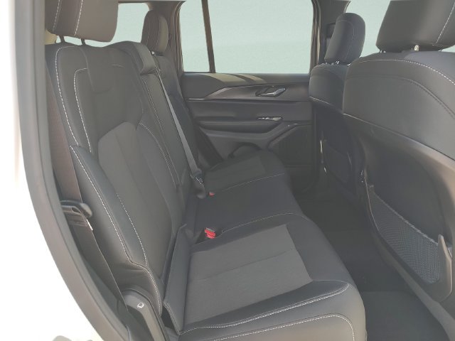 New 2027 Bright White Clear-Coat Paint Jeep Laredo X image 33