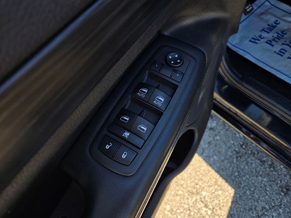 Certified Used 2020 Black Jeep Altitude image 14