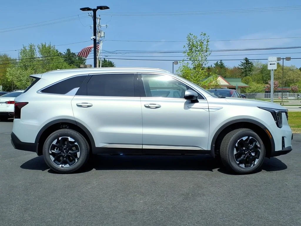 New 2026 White Kia S image 3