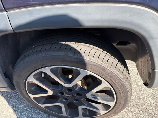 Used 2018 Blue Jeep Limited image 10