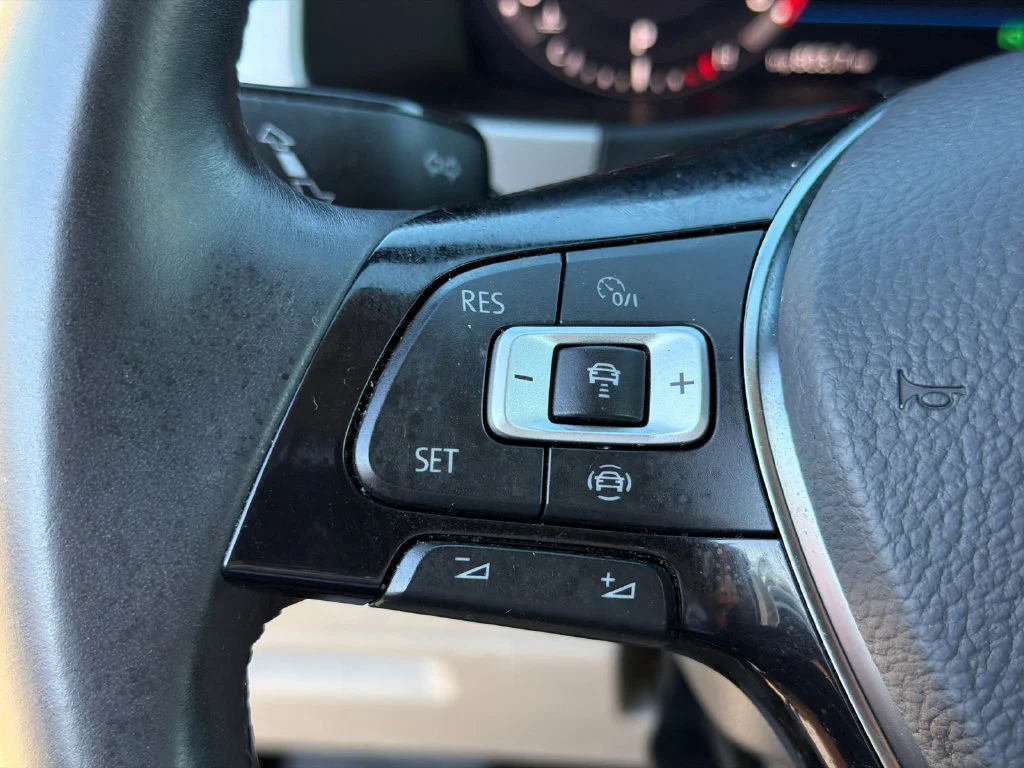 Used 2019 White Volkswagen SEL image 25