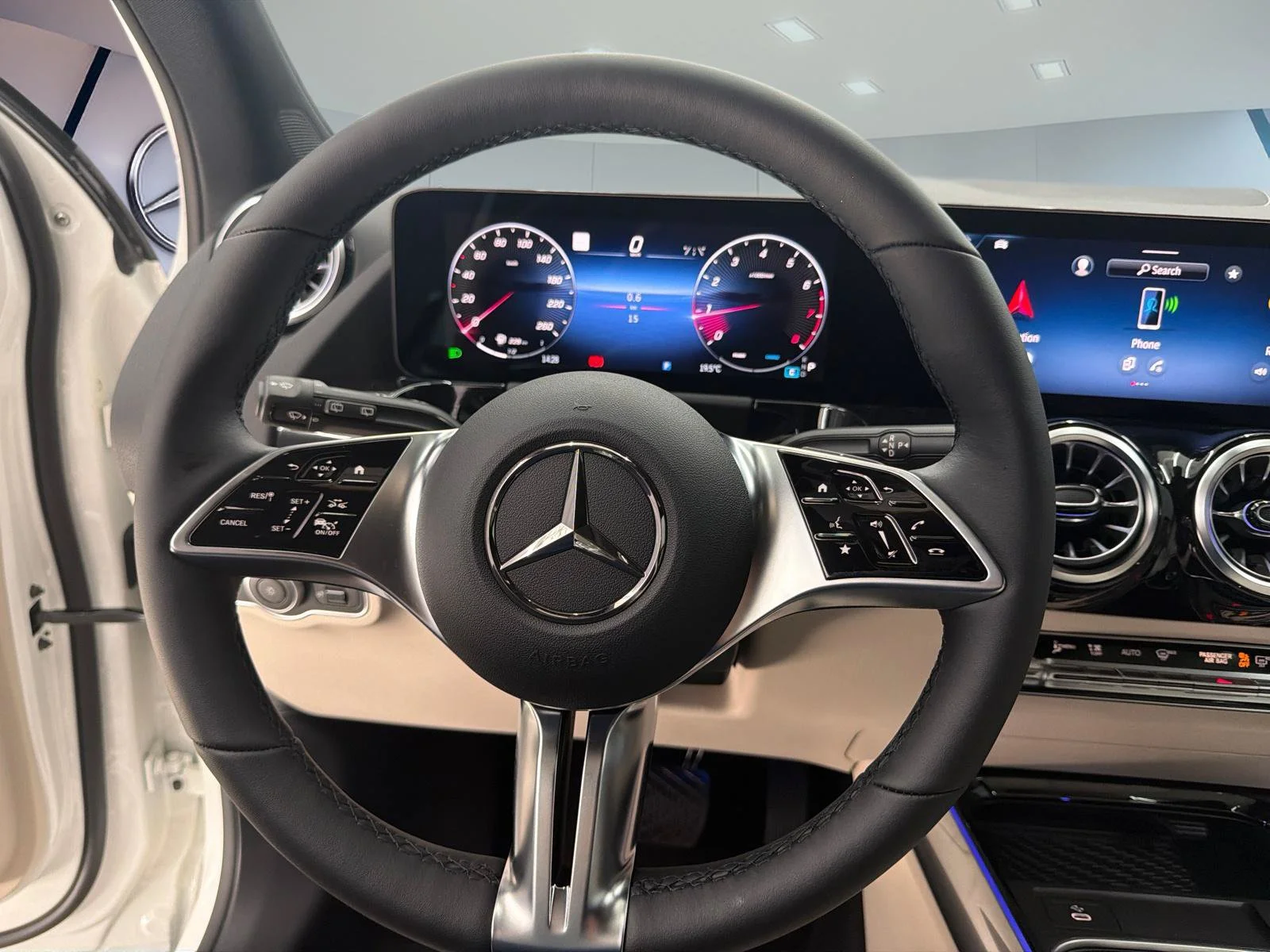 Used 2026 White Mercedes-Benz GLA 250 image 13
