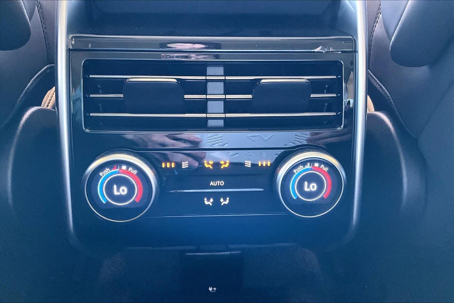 New 2026 Fuji White Land Rover SE image 18