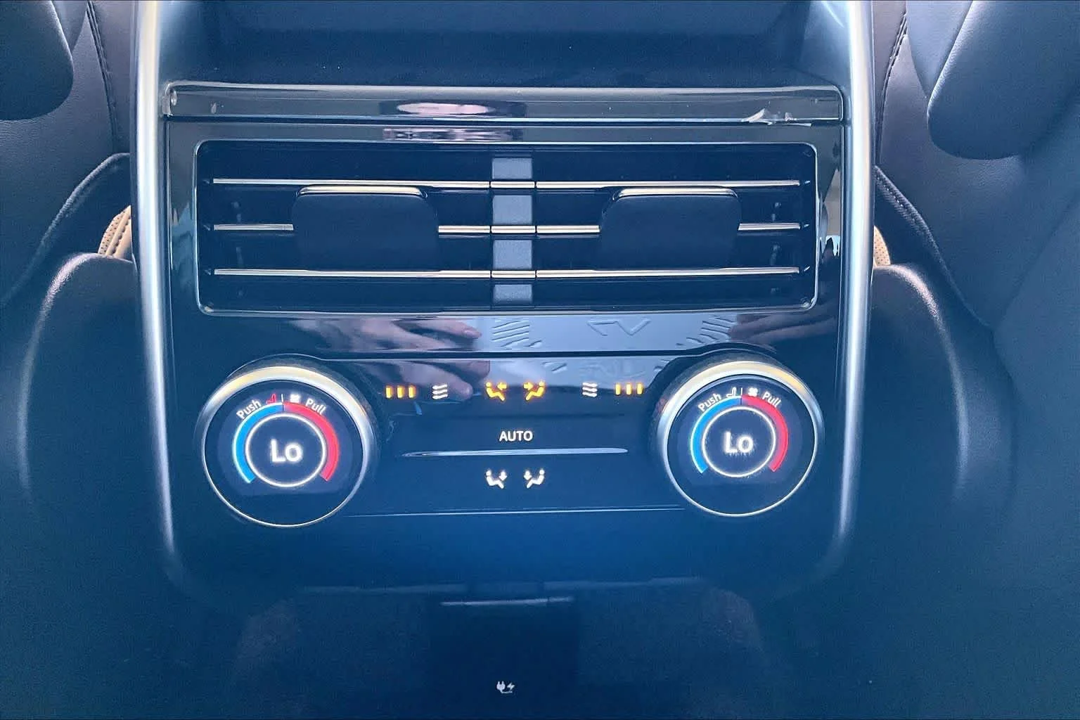 New 2026  Land Rover SE image 18
