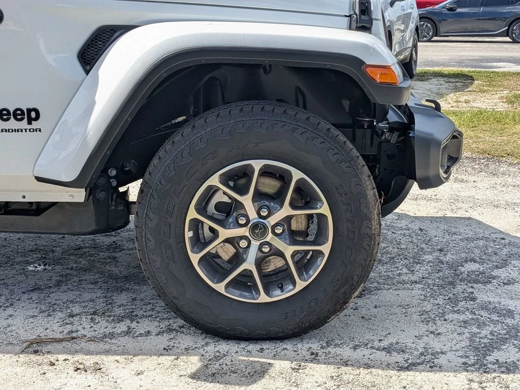New 2026 Bright White Clear-Coat Exterior Paint Jeep Sport S image 11