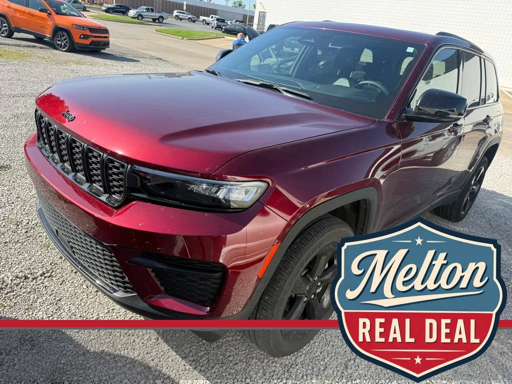 Used 2025 Red Jeep Altitude X image 1