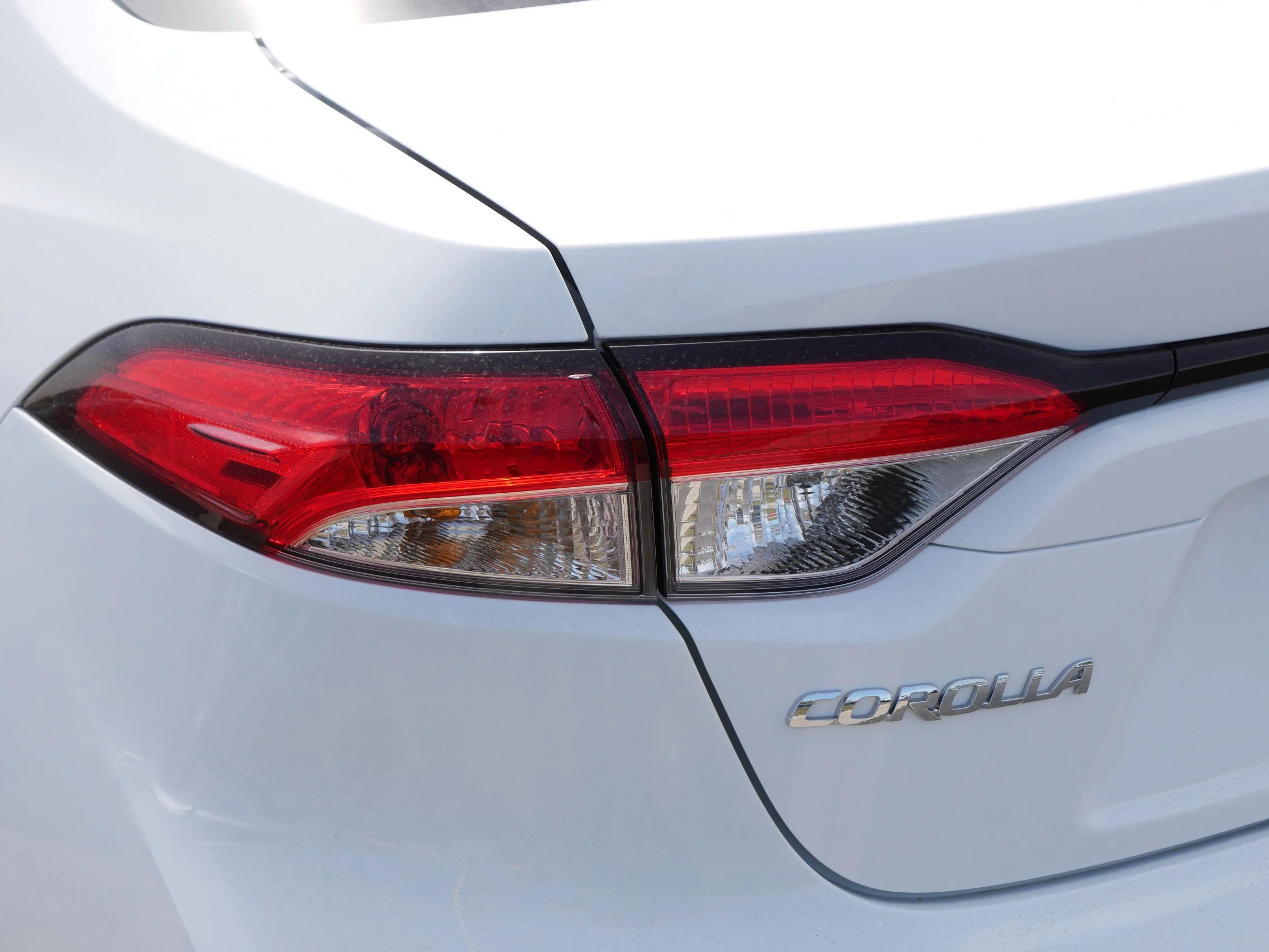 Used 2023 Ice Cap Toyota Hybrid LE image 17