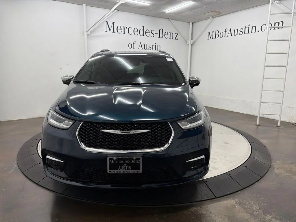 Used 2023 Blue Chrysler Limited image 2