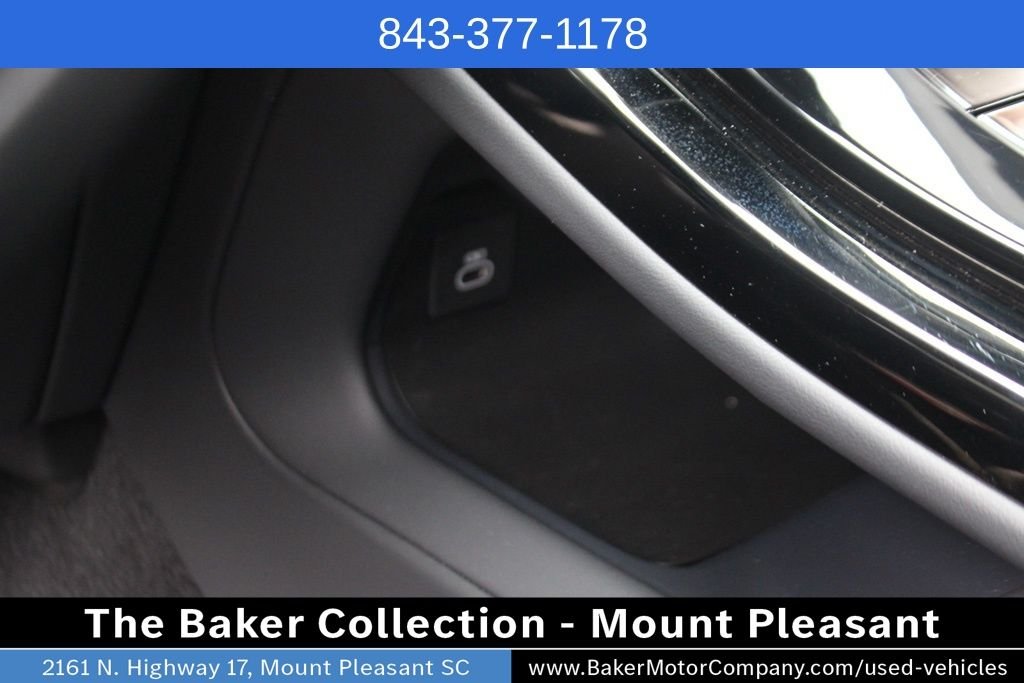 Used 2024 Red Land Rover Dynamic SE image 22