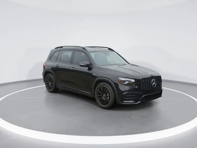 Used 2025  Mercedes-Benz GLB 35 AMG® image 2