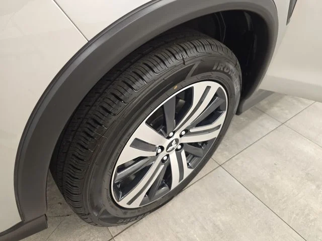 Used 2025 Alloy Silver Metallic Mitsubishi  image 32