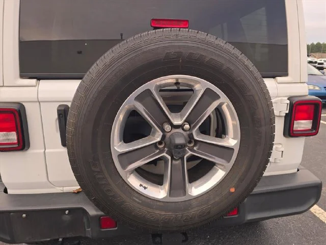 Used 2022 White Jeep Unlimited Sahara image 26