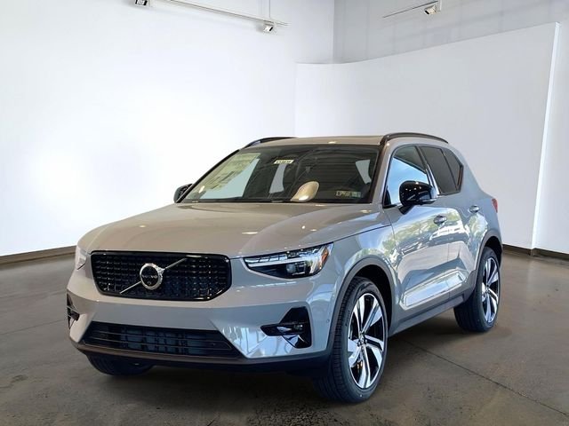 2026 Volvo XC40 B5 Plus Dark AWD's photo