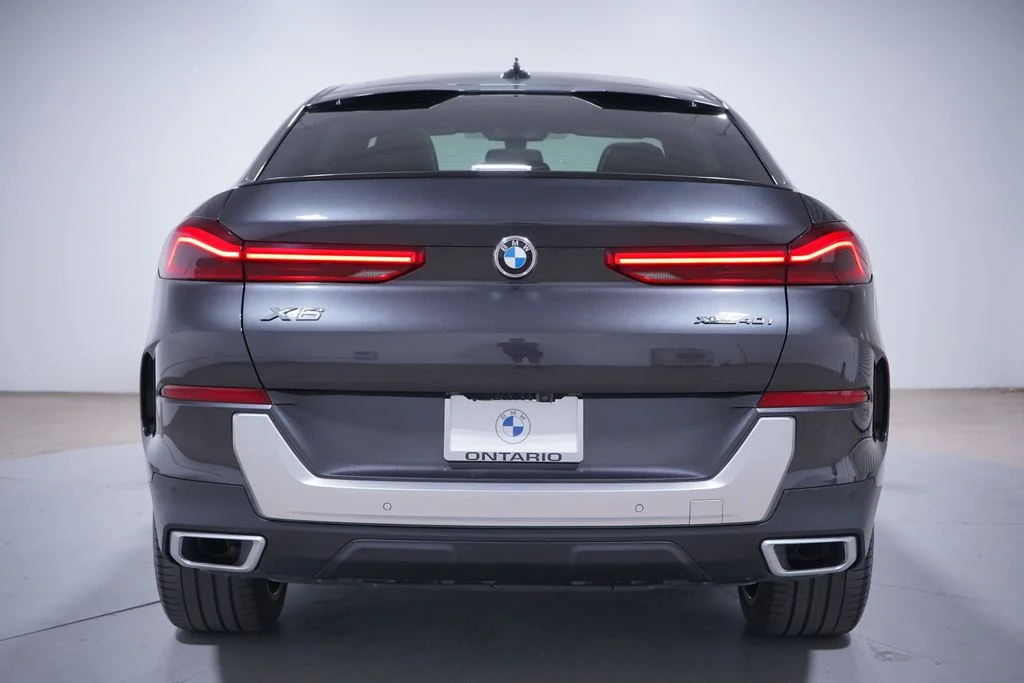Used 2021 Dark Graphite BMW xDrive40i image 5