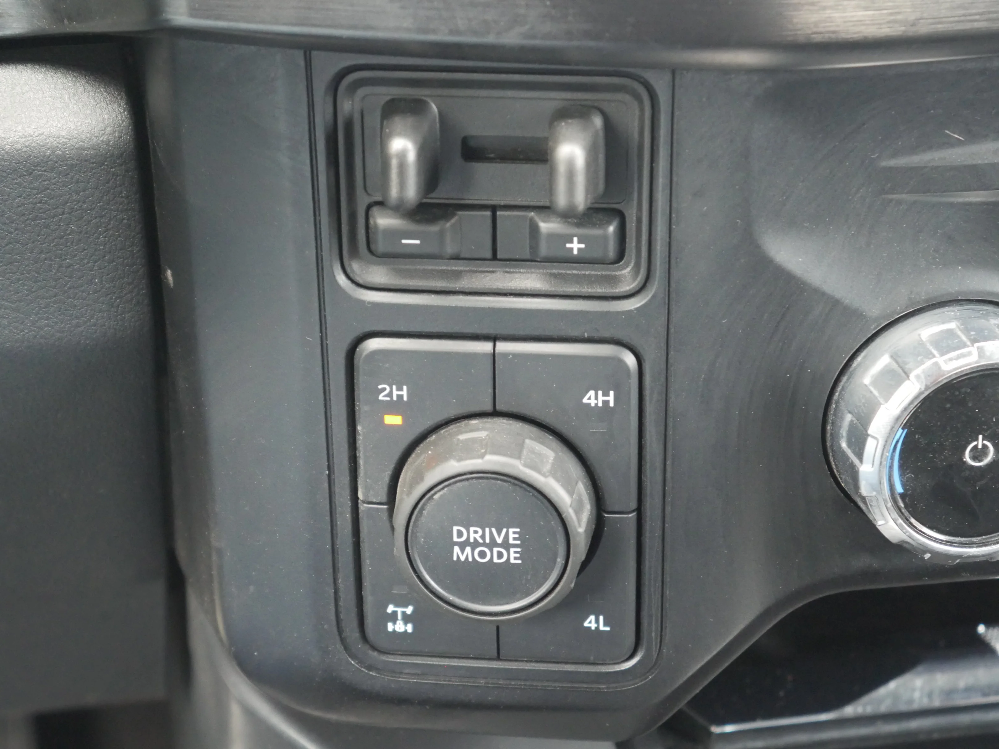 Certified Used 2024 Agate Black Metallic Ford LARIAT image 9