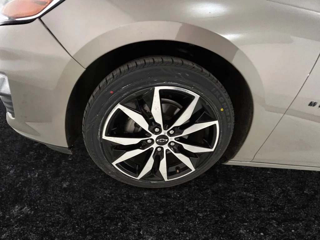 Used 2022 Gray Chevrolet RS image 27