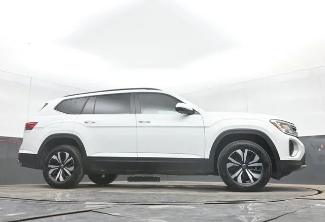 Used 2024 White Volkswagen 2.0T SE image 50