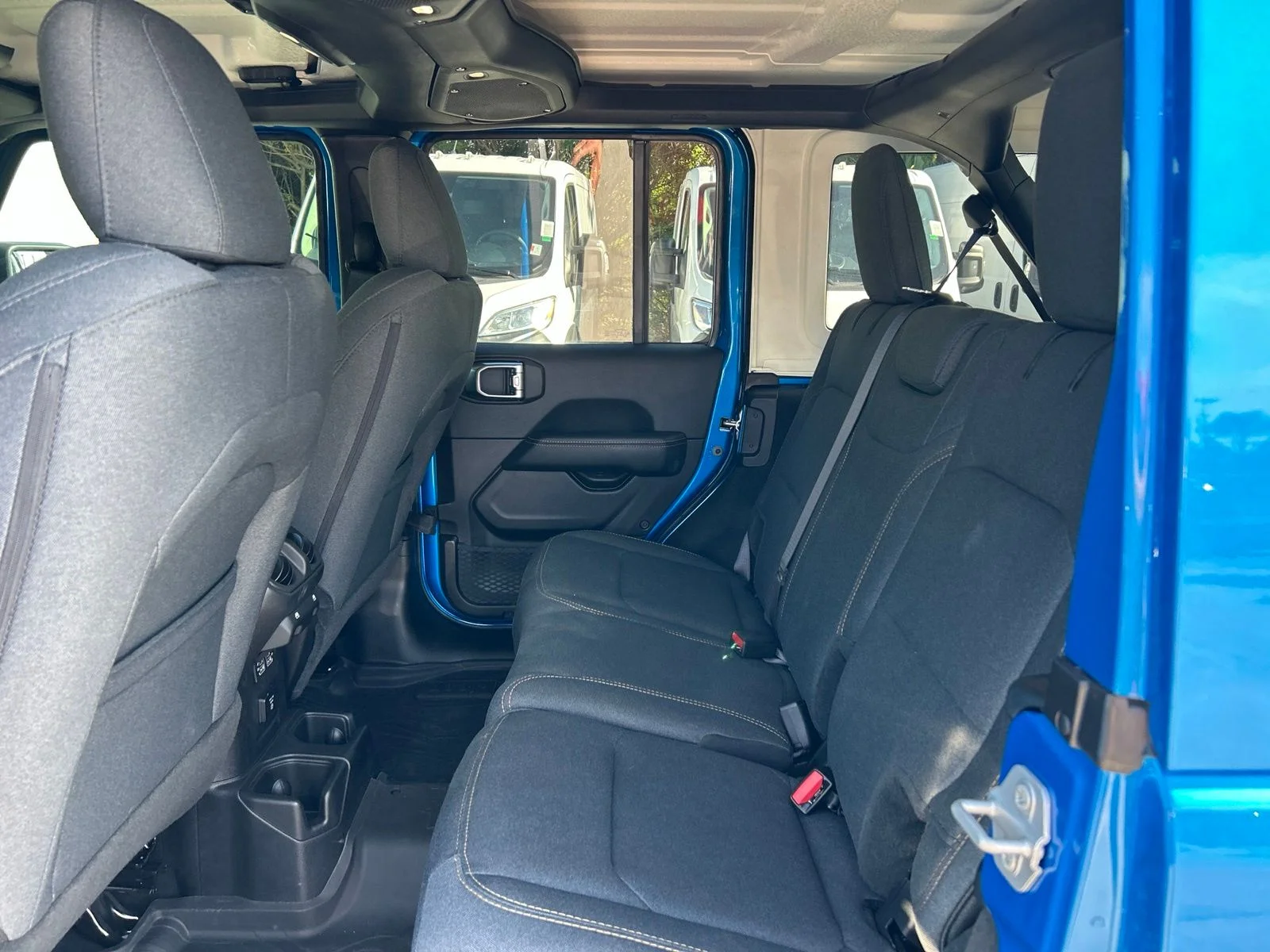Used 2025 Blue Pearl Jeep Sahara image 10