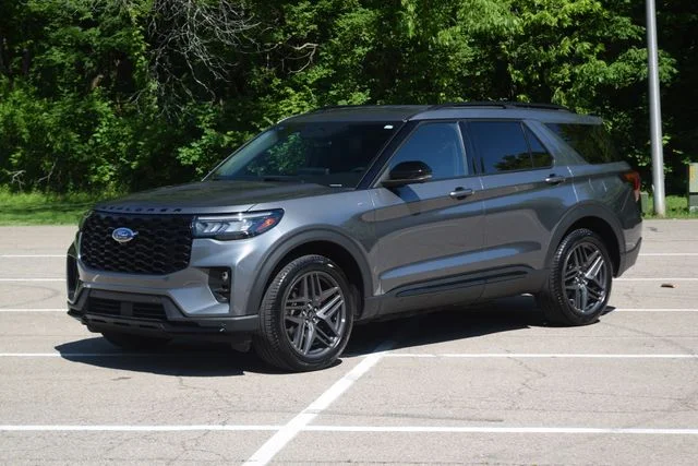 Used 2025 Gray Ford ST-Line image 22