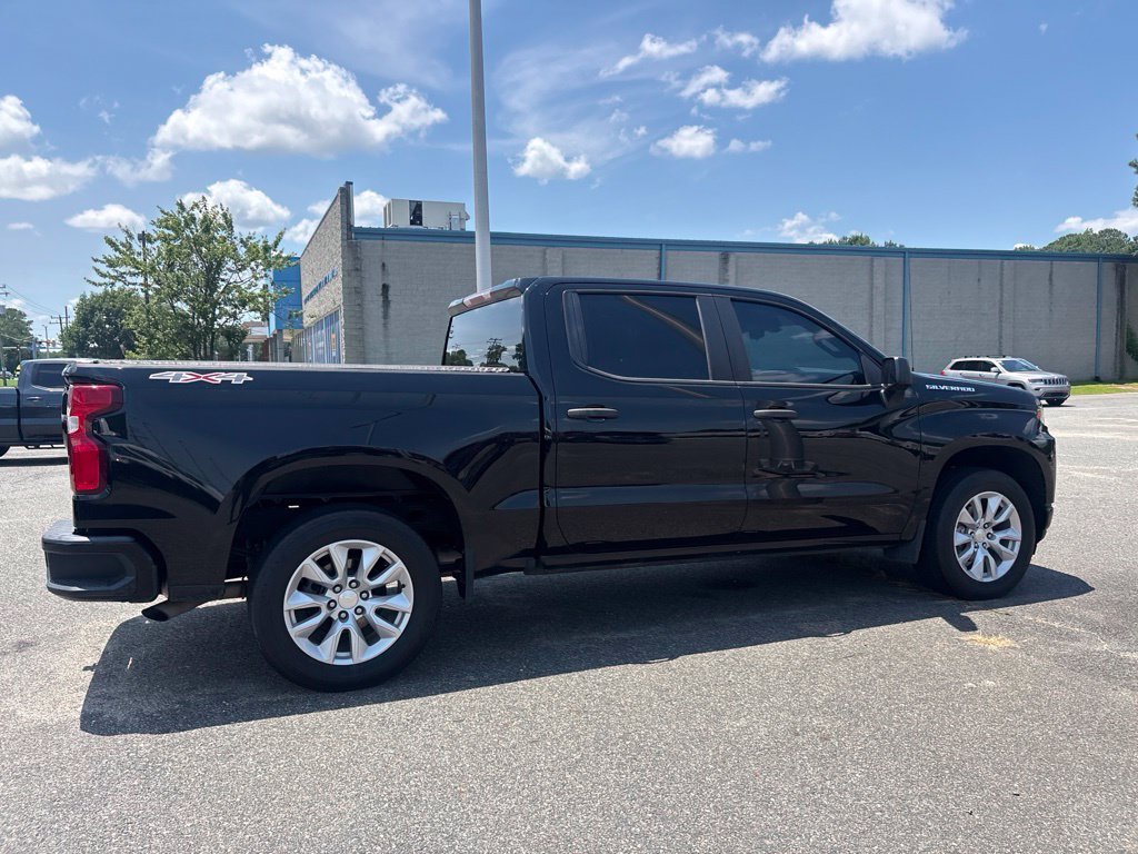 Used 2022 Black Chevrolet Custom image 14