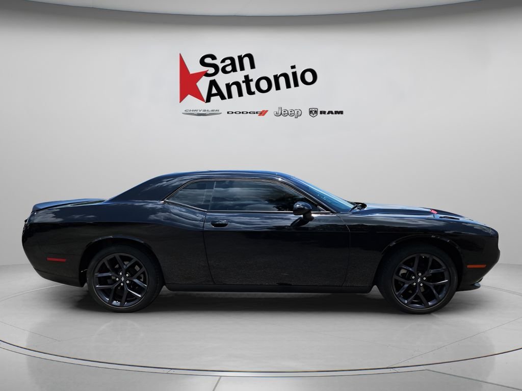 Used 2023 Black Dodge SXT image 17