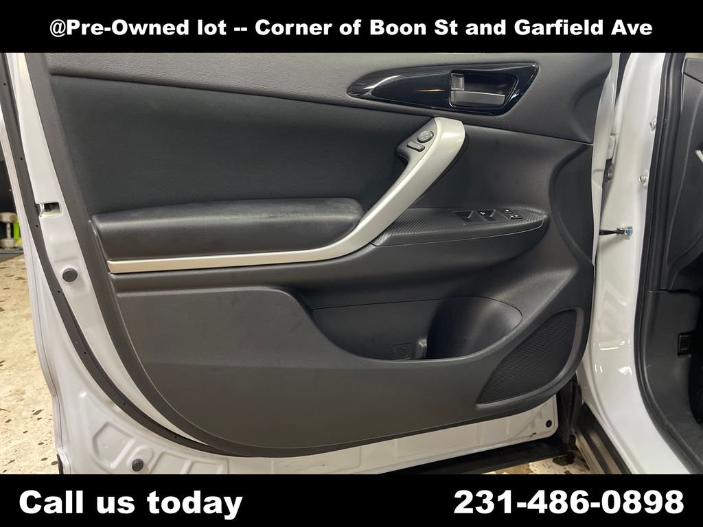 Used 2022  Mitsubishi ES image 14