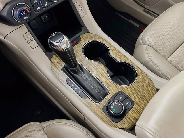 Used 2017 WHITE FROST TRICOAT GMC Denali image 23