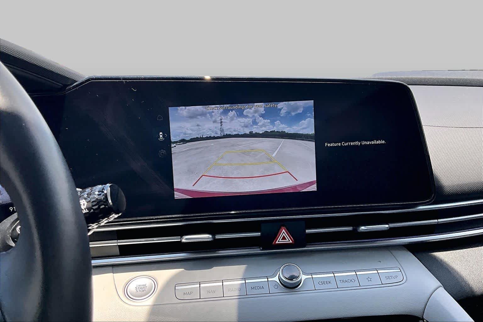2025 Hyundai Elantra Limited - Photo 24