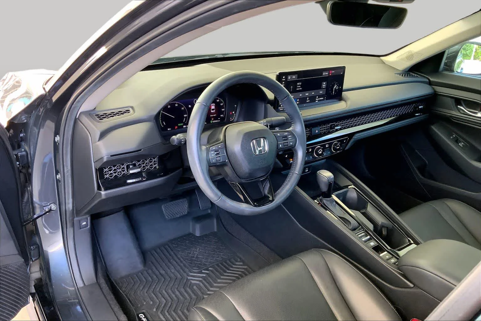 Used 2024 Meteorite Gray Metallic Honda EX-L image 18
