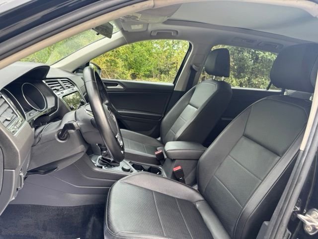 Used 2019 Deep Black Volkswagen 2.0T SE image 10