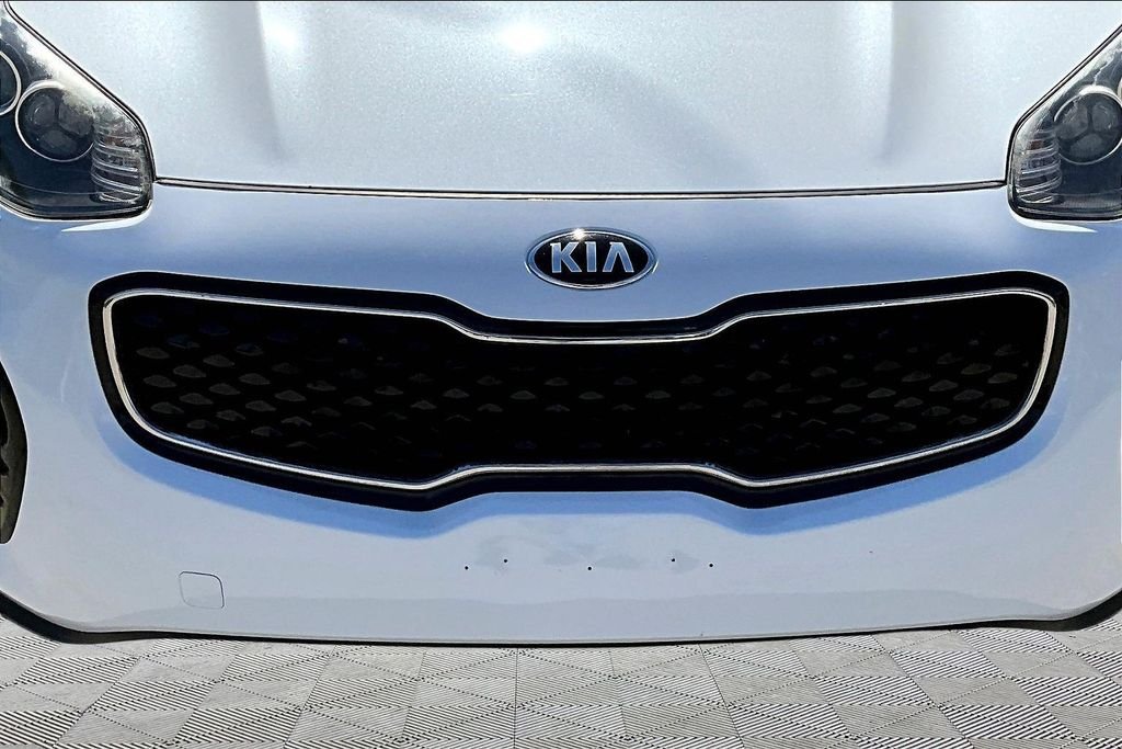 Used 2018 White Kia EX image 31