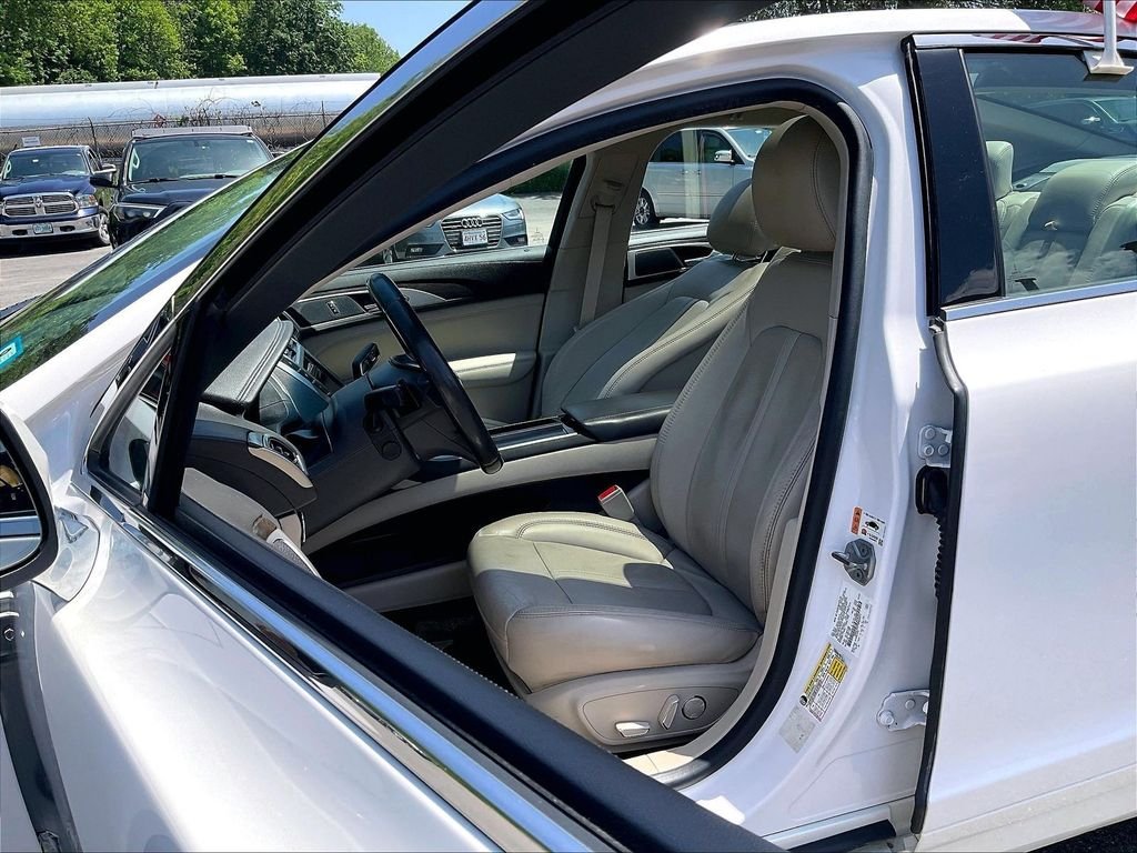 Used 2017 White Lincoln Reserve image 10