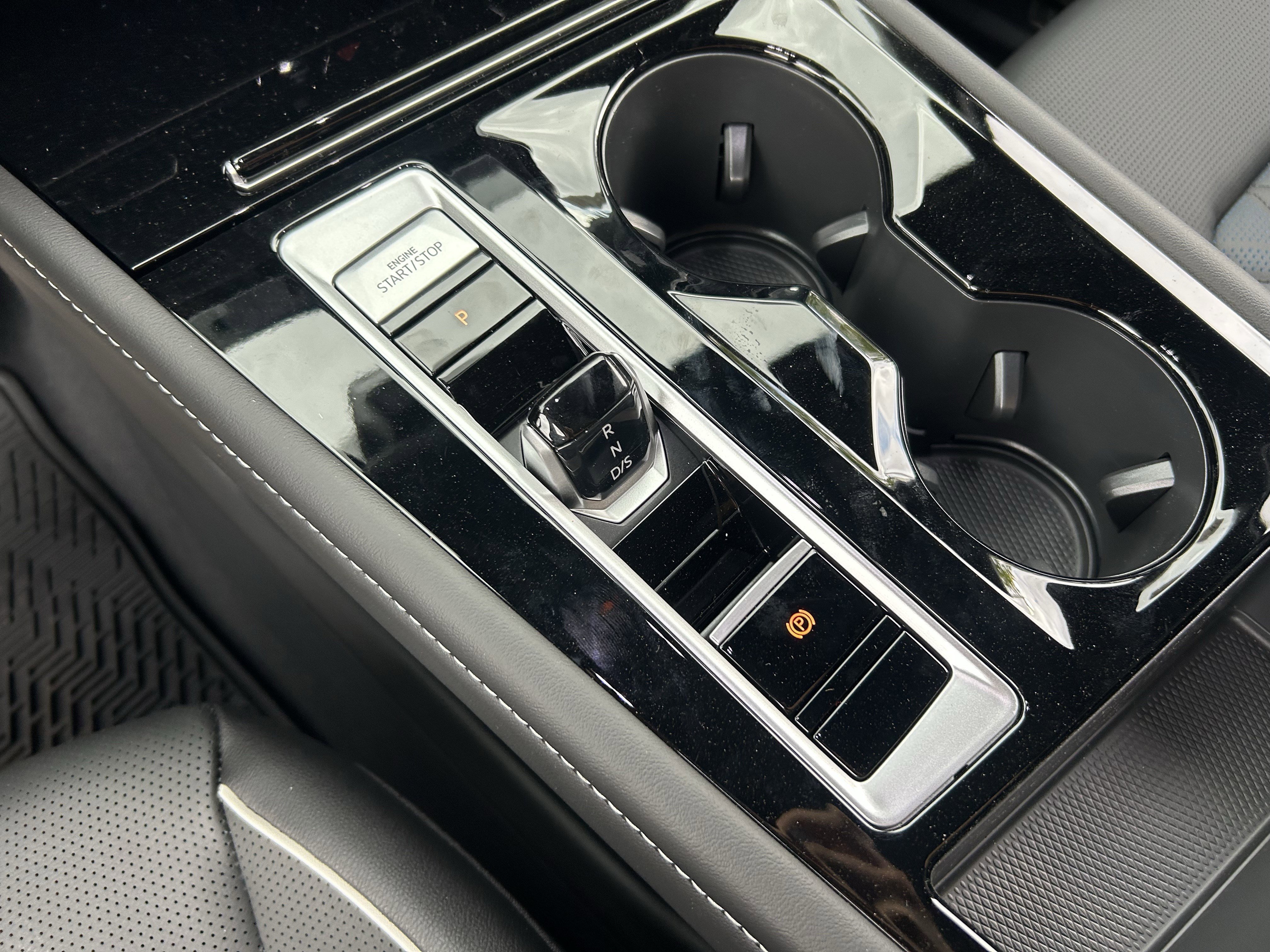 2025 Volkswagen Atlas Cross Sport SEL Premium R-LINE - Photo 19