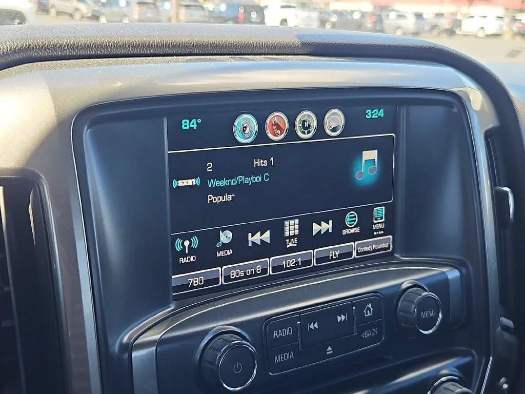 Used 2018 Summit White Chevrolet LT image 17